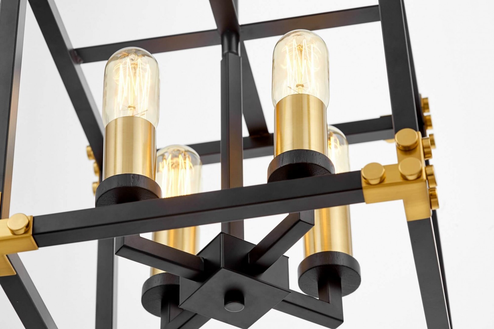 detal lampy wiszącej loft waldorf w4 żarówki złote szczotkowane elementy