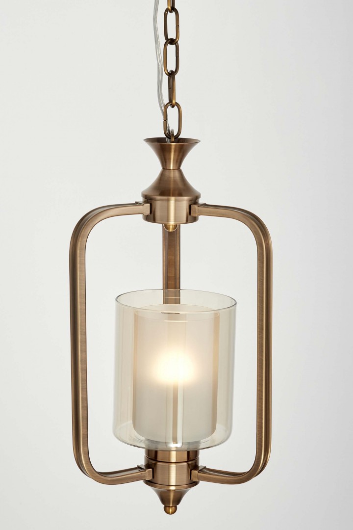 Lampa wisząca ATLANTA W1 złota szczotkowana z przezroczystym szklanym kloszem, elegancki design idealny do nowoczesnych wnętrz