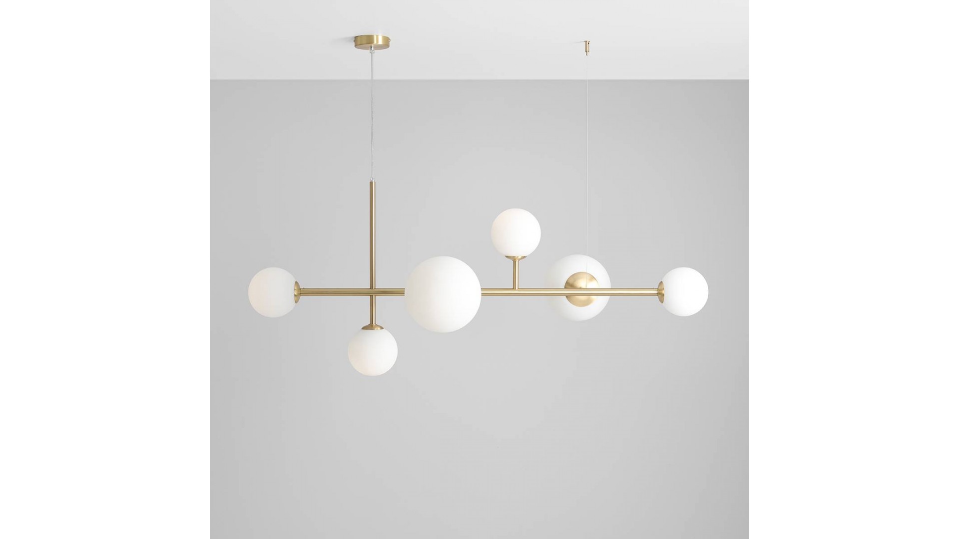 lampa wisząca dione 6 brass aldex – aranżacja wnętrza z lampą
