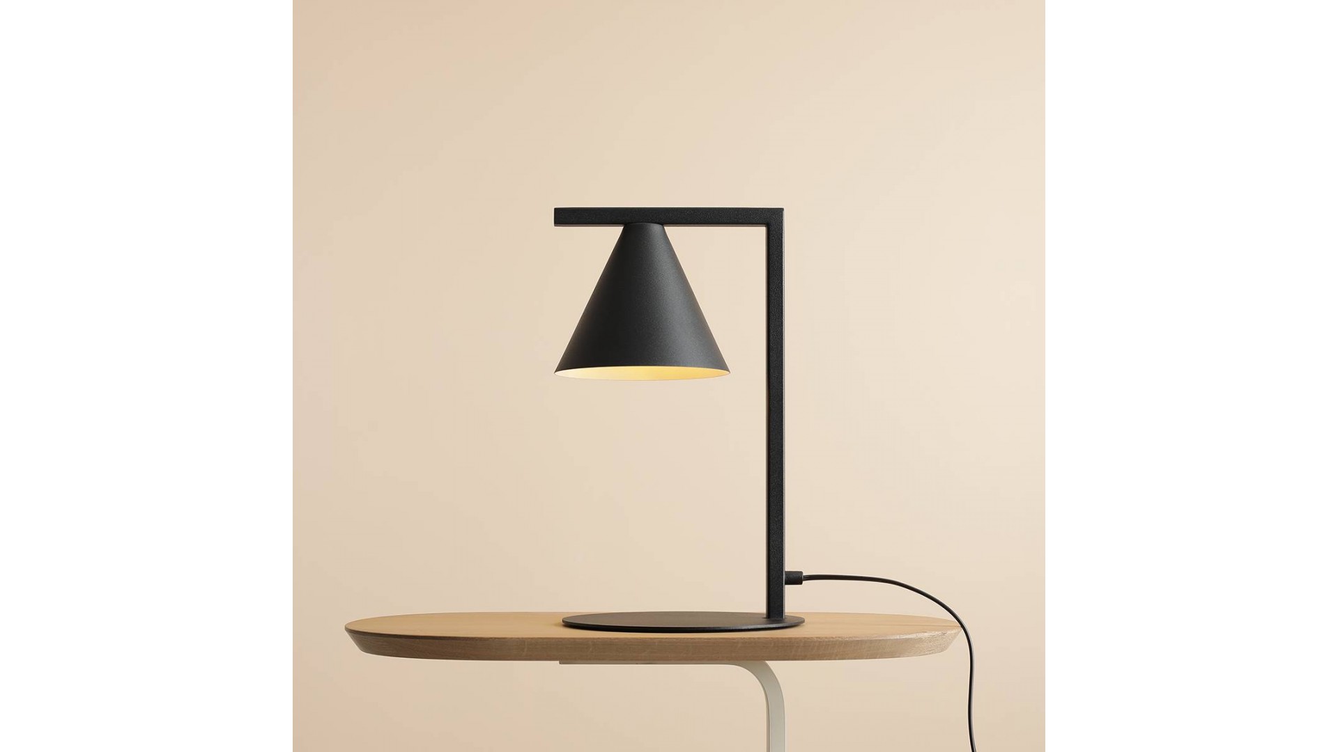 LAMPKA BIURKOWA FORM BLACK ALDEX 1108B1