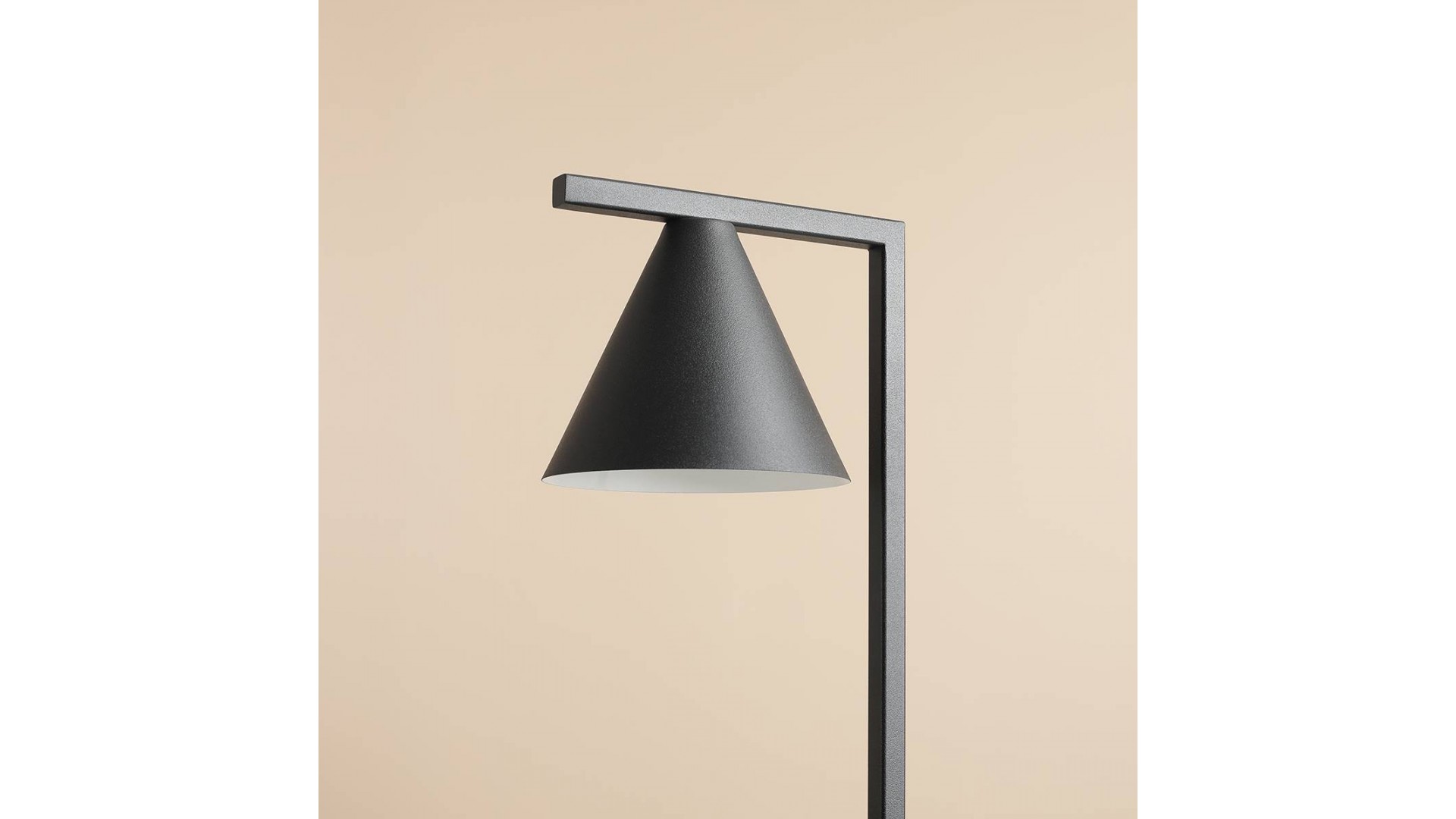 LAMPKA BIURKOWA FORM BLACK ALDEX 1108B1