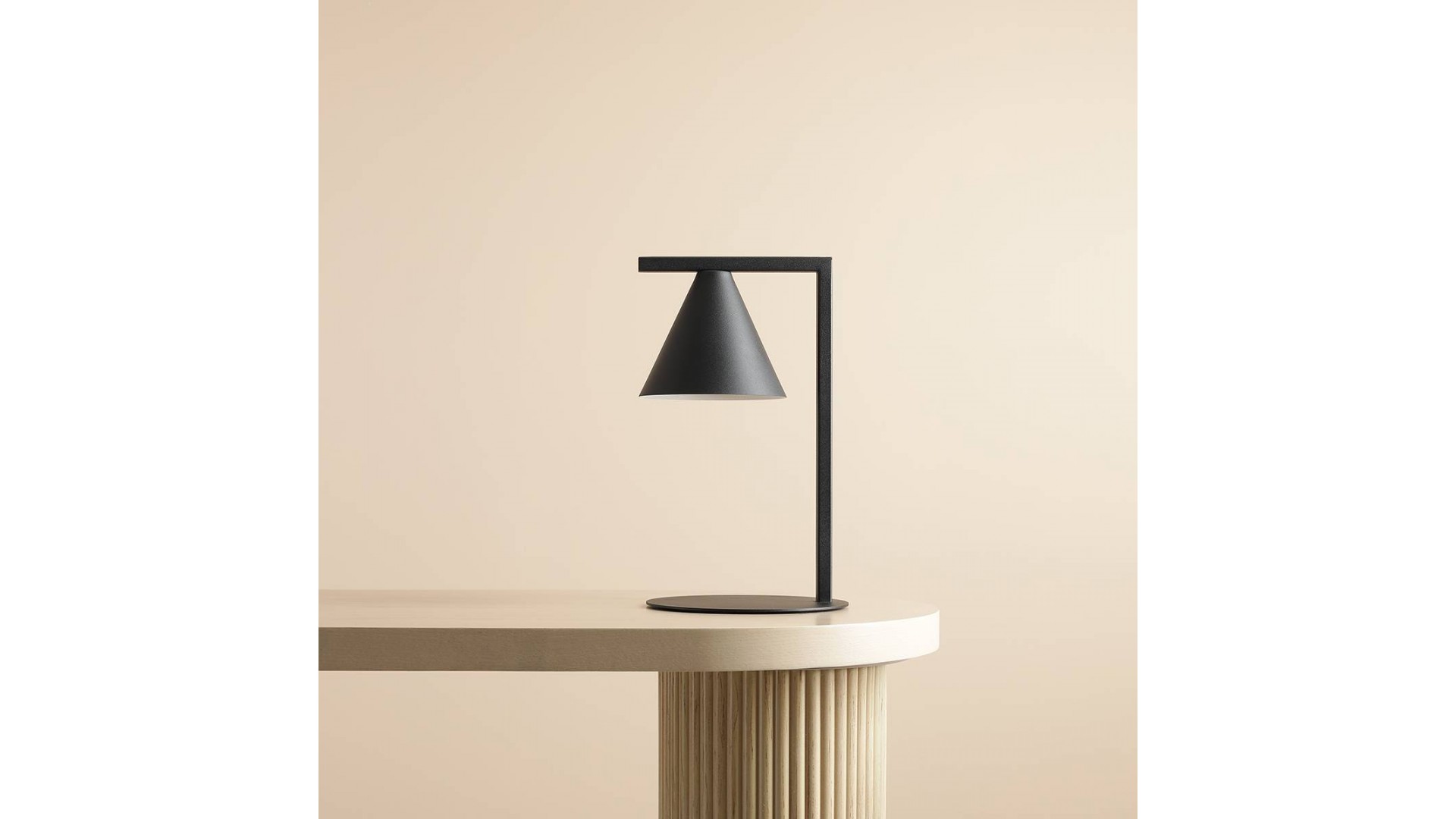 LAMPKA BIURKOWA FORM BLACK ALDEX 1108B1