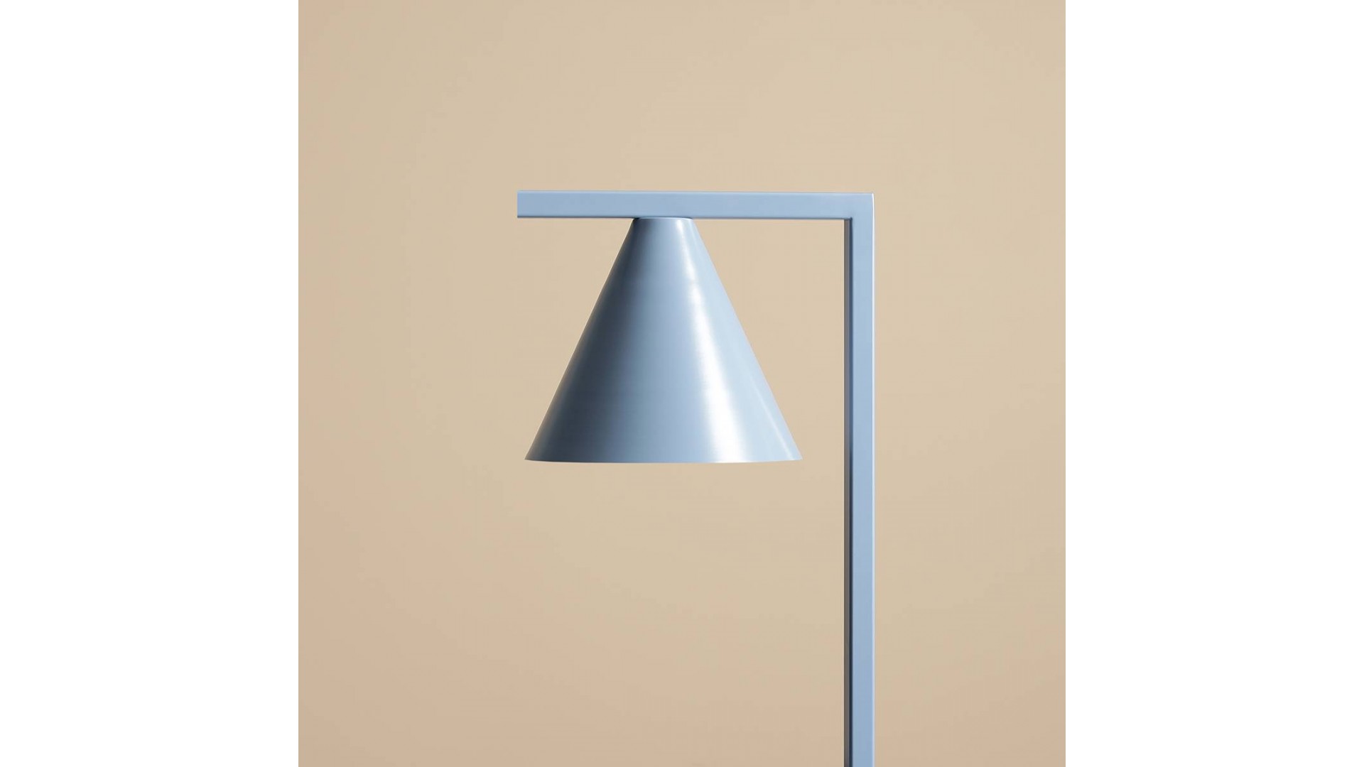 lampka biurkowa form dusty blue aldex 1108b16 – zbliżenie na klosz