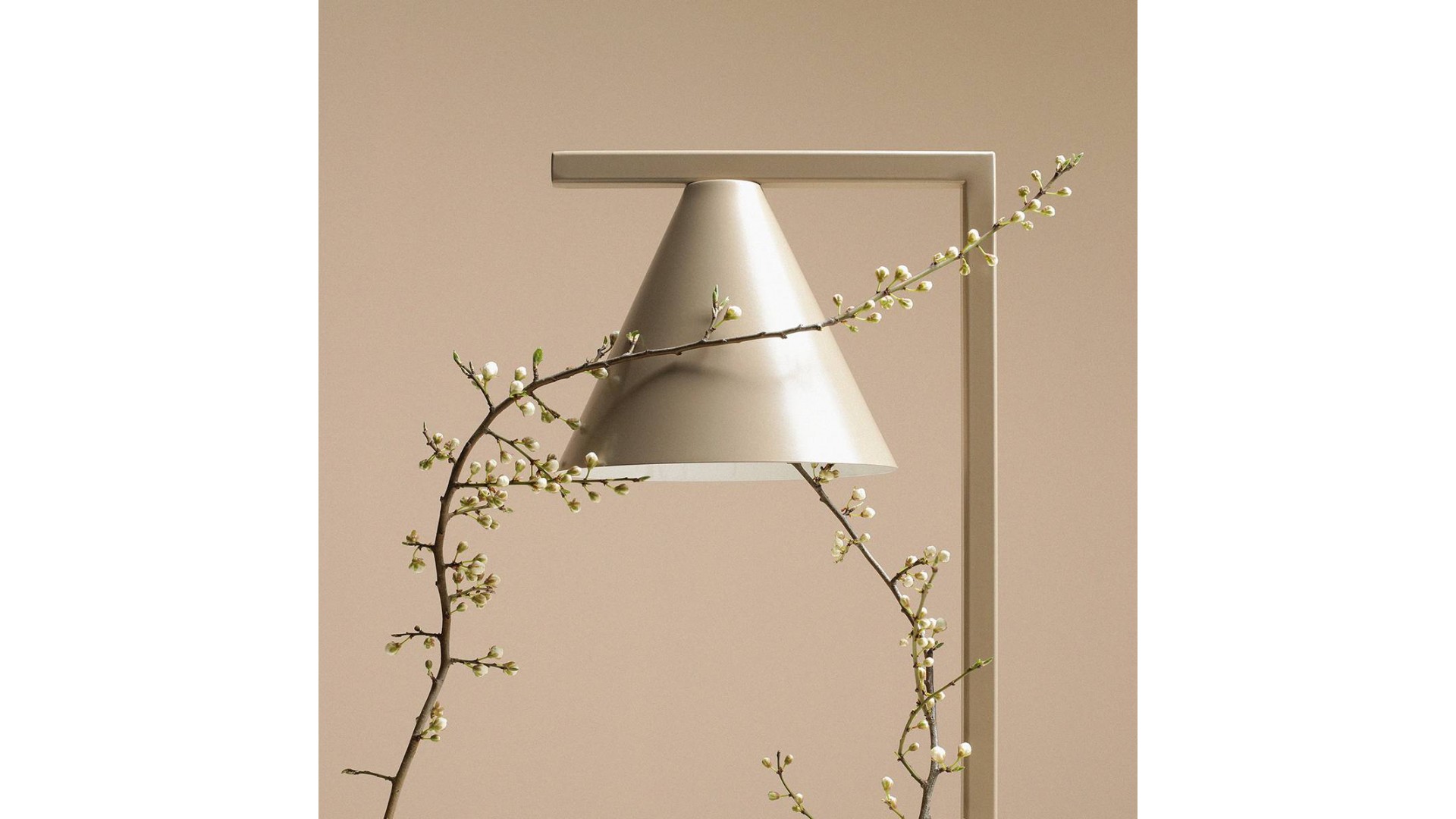 LAMPKA BIURKOWA FORM BEIGE ALDEX 1108B17