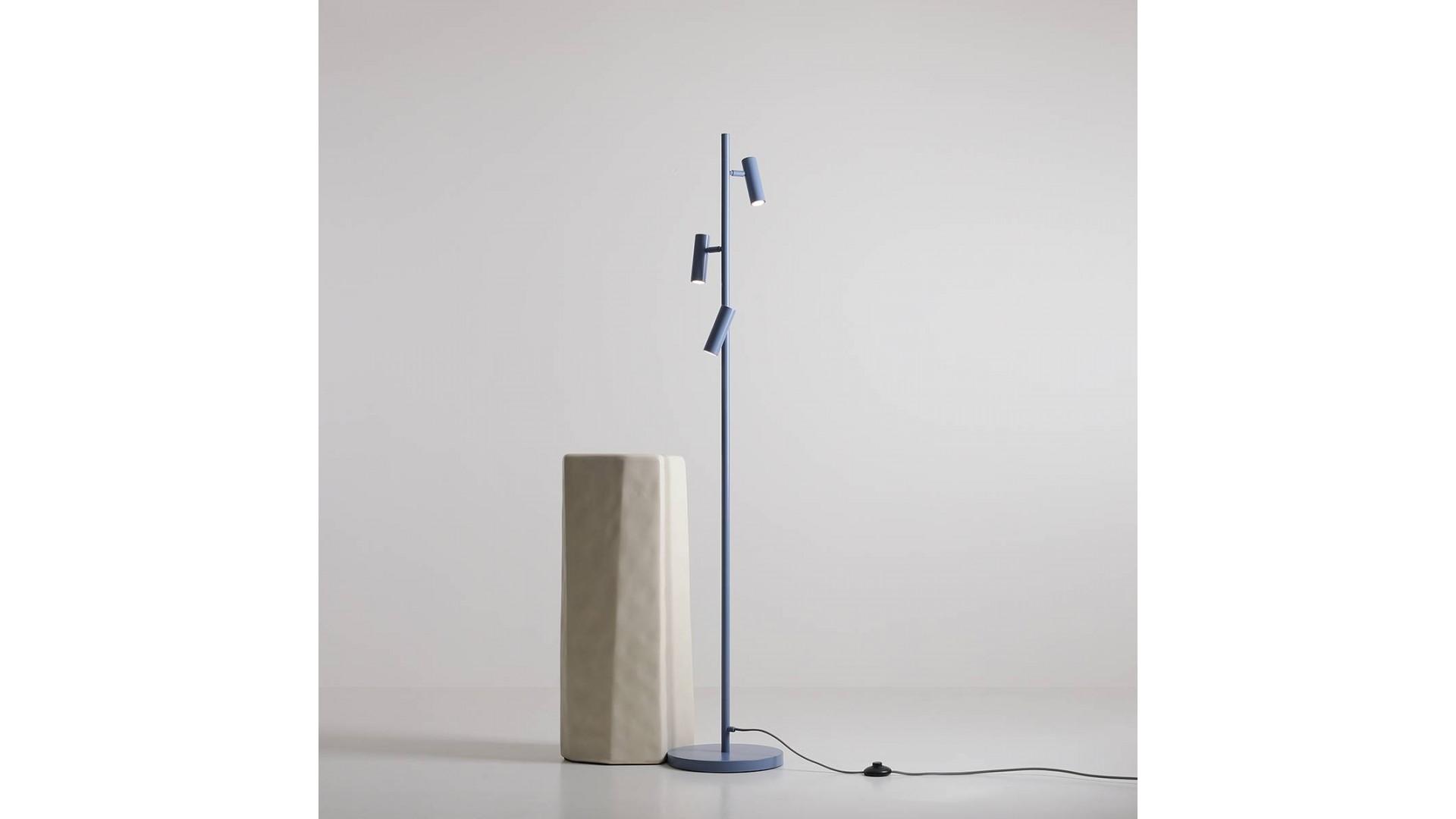 LAMPA STOJĄCA TREVO DUSTY BLUE ALDEX 1104A16
