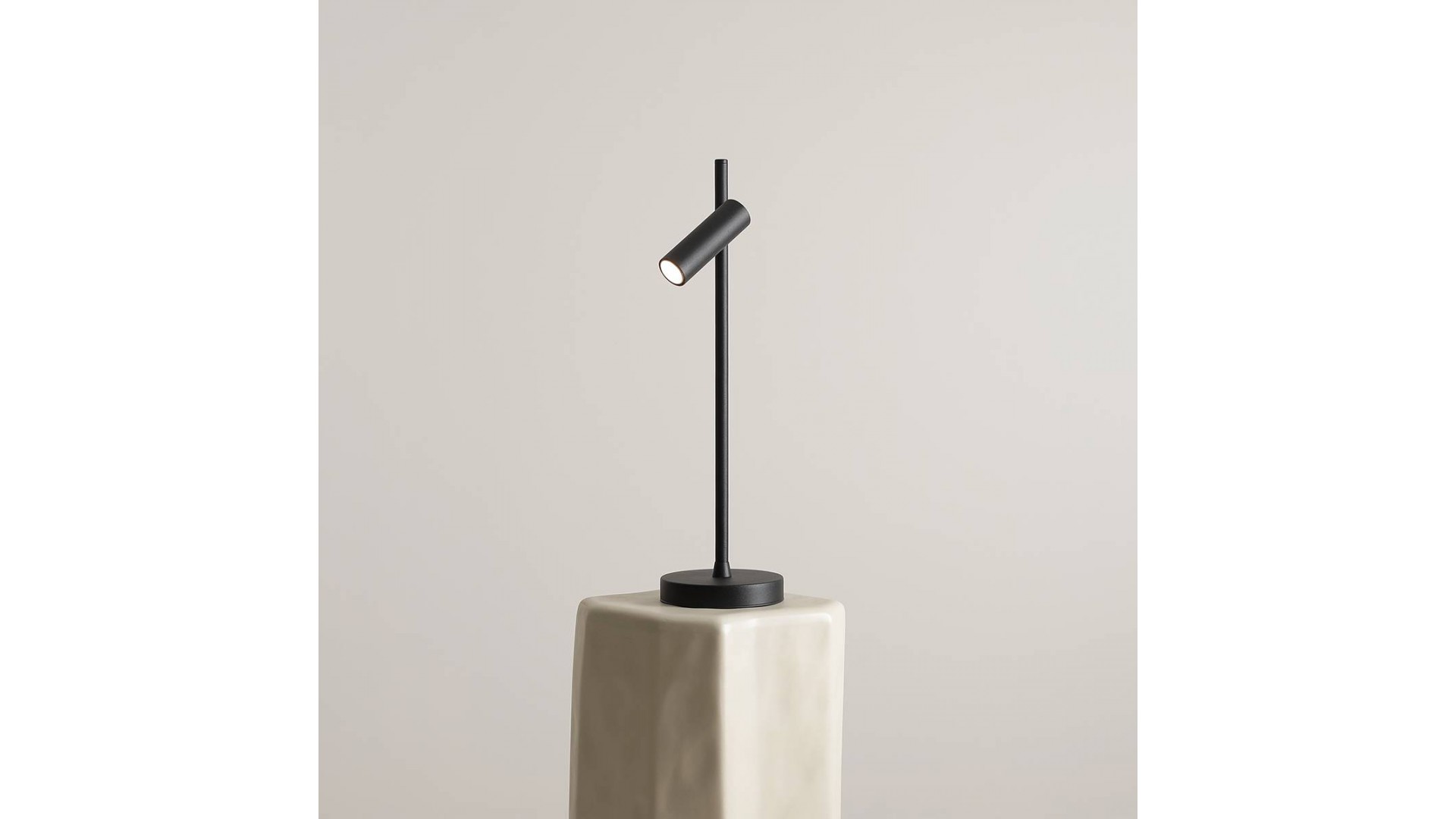 LAMPKA BIURKOWA TREVO ALL BLACK ALDEX 1104B1