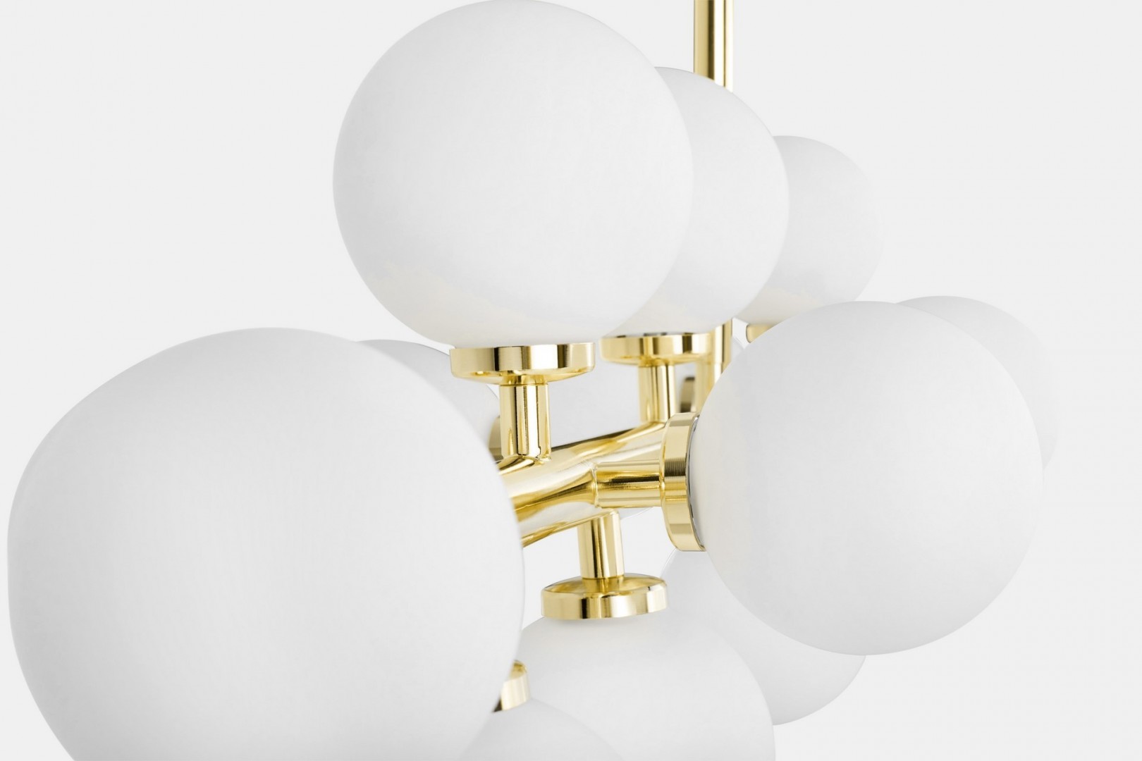 zbliżenie na klosze lampy petrica 16 złoto klasyczne lumina deco