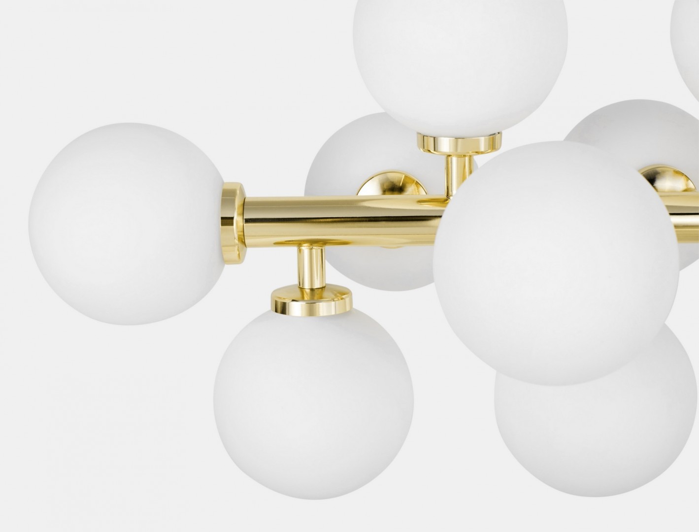 detal złotych ramion lampy petrica 16 lumina deco