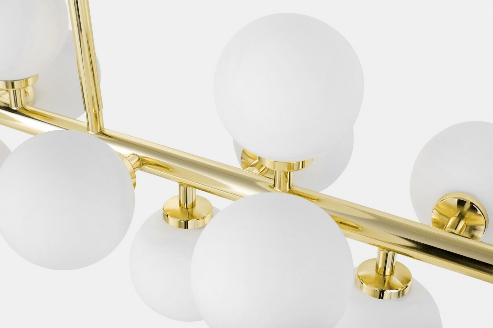 element konstrukcyjny lampy petrica 16 z białymi kulami lumina deco