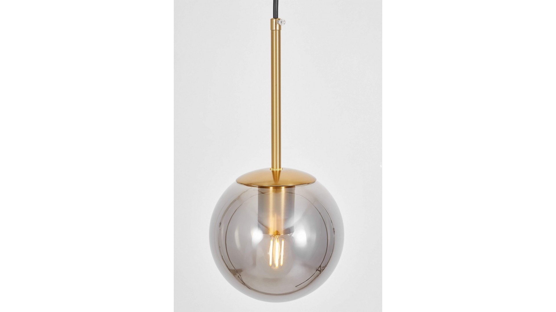 Lampa sufitowa z kloszem z przezroczystego dymionego szkła oraz złotym szczotkowanym trzonkiem