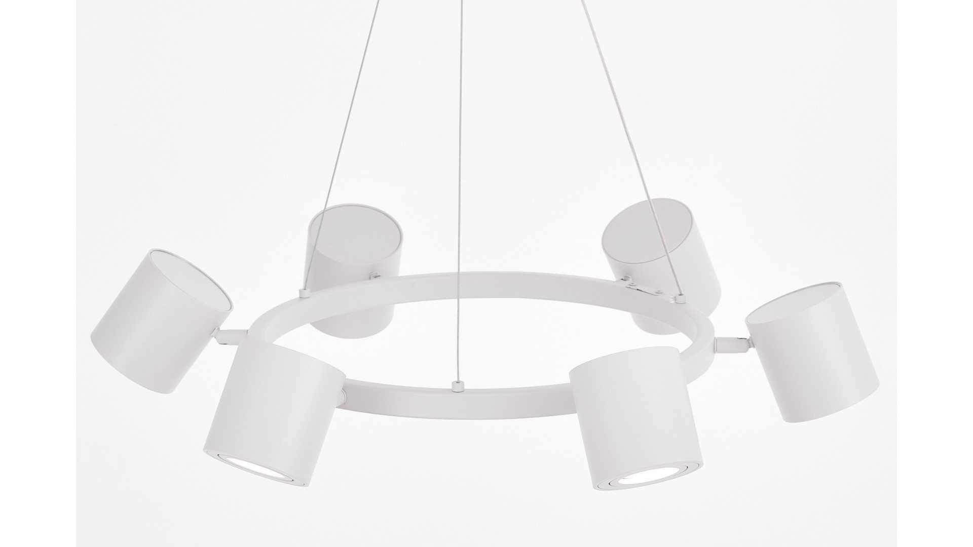 biała lampa wisząca z sześcioma cylindrycznymi kloszami na okręgu producent Lampit seria Bolt W6 nad stół