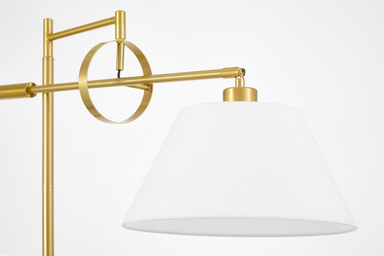 lampa nocna biurkowa złota szczotkowana biała turina lumina deco detal klosza i mocowania