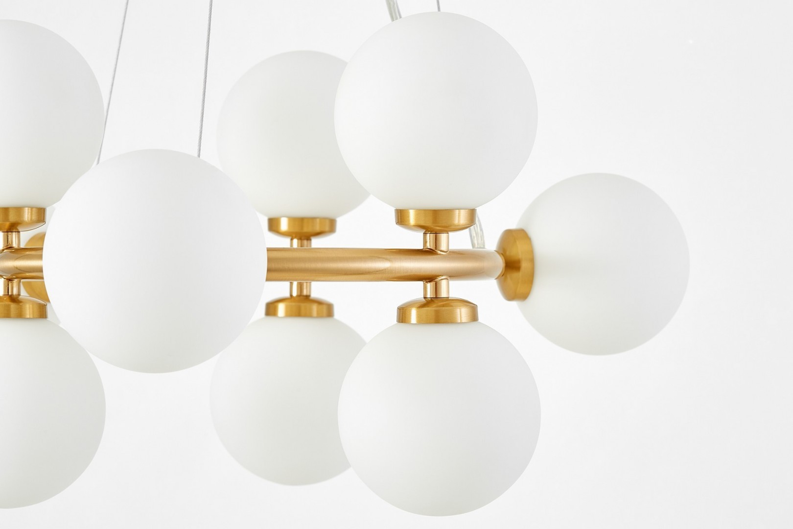 LAMPA WISZĄCA NOWOCZESNA ZŁOTO SZCZOTKOWANE BIAŁE KULE MARSIADA 9 LUMINA DECO