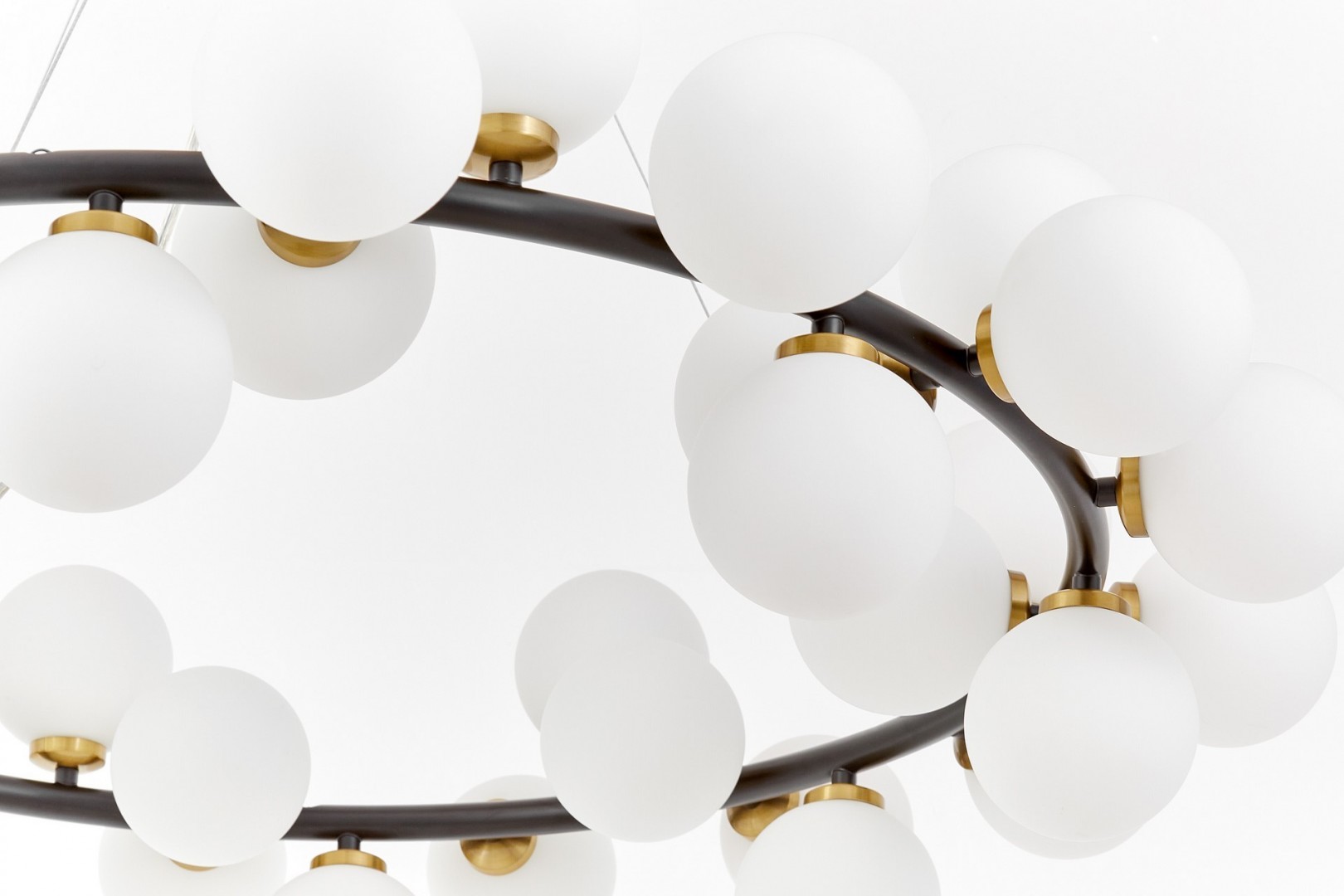 LAMPA WISZĄCA NOWOCZESNA CZARNO-ZŁOTA SZCZOTKOWANA BIAŁE KULE MARSIADA 40 LUMINA DECO