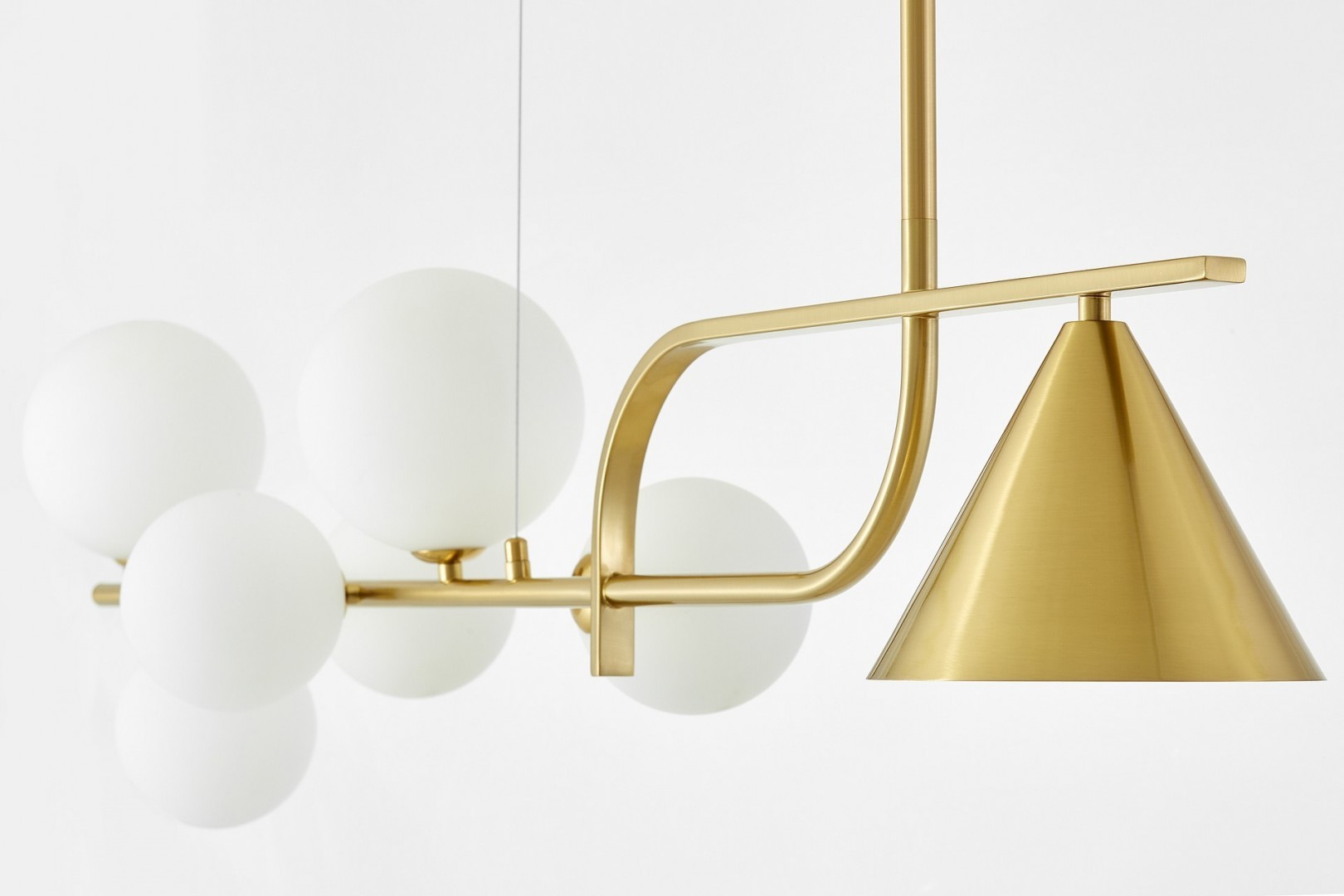 LAMPA WISZĄCA NOWOCZESNA ZŁOTO SZCZOTKOWANE BIAŁA AMADEO W7 LUMINA DECO