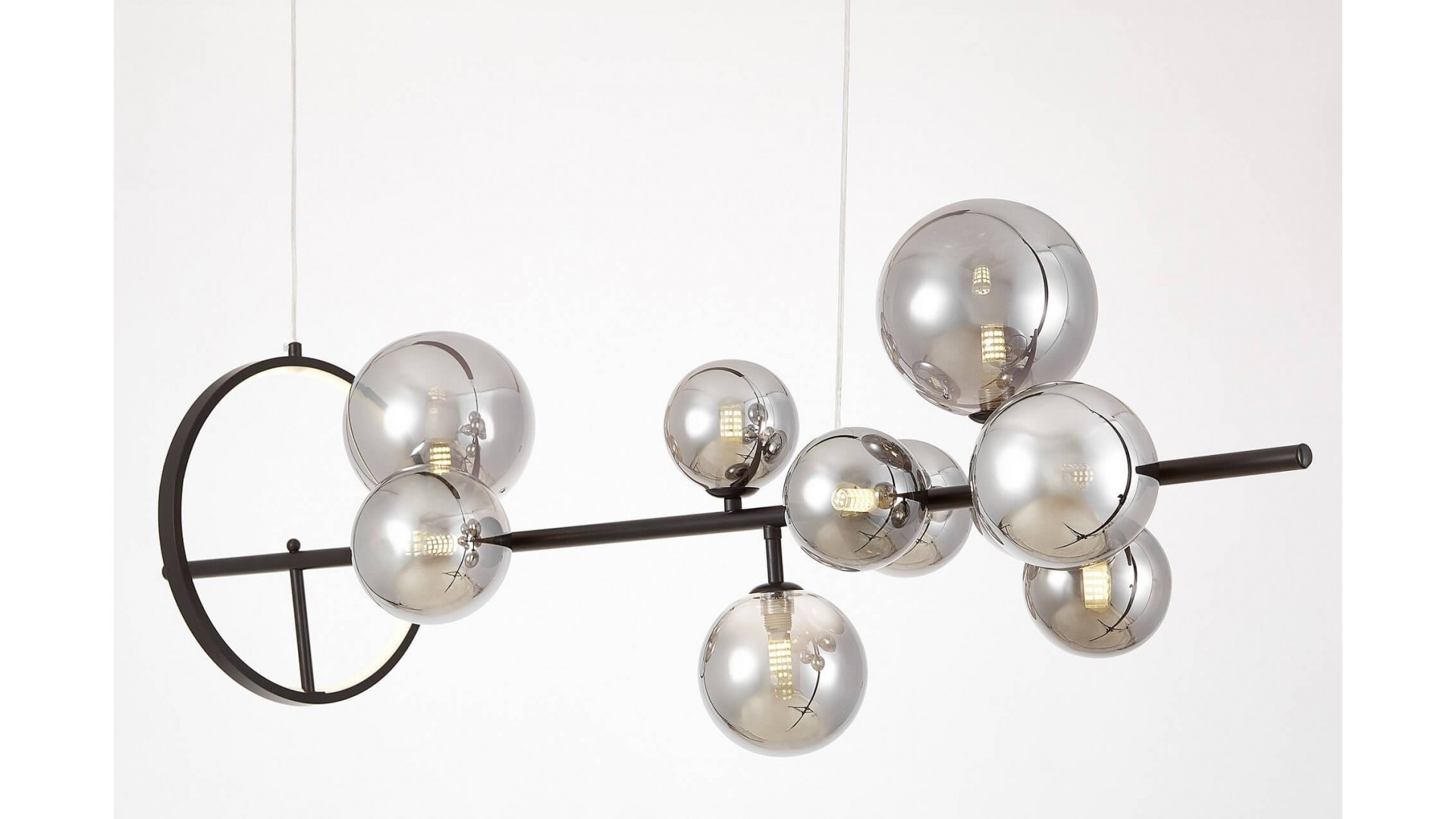Czarna lampa sufitowa MERIDO W9 z asymetrycznym układem kulistych kloszy