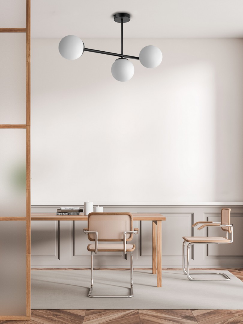 Czarna, nowoczesna lampa sufitowa z trzema mlecznobiałymi kulami w stylu modern i minimalistycznym