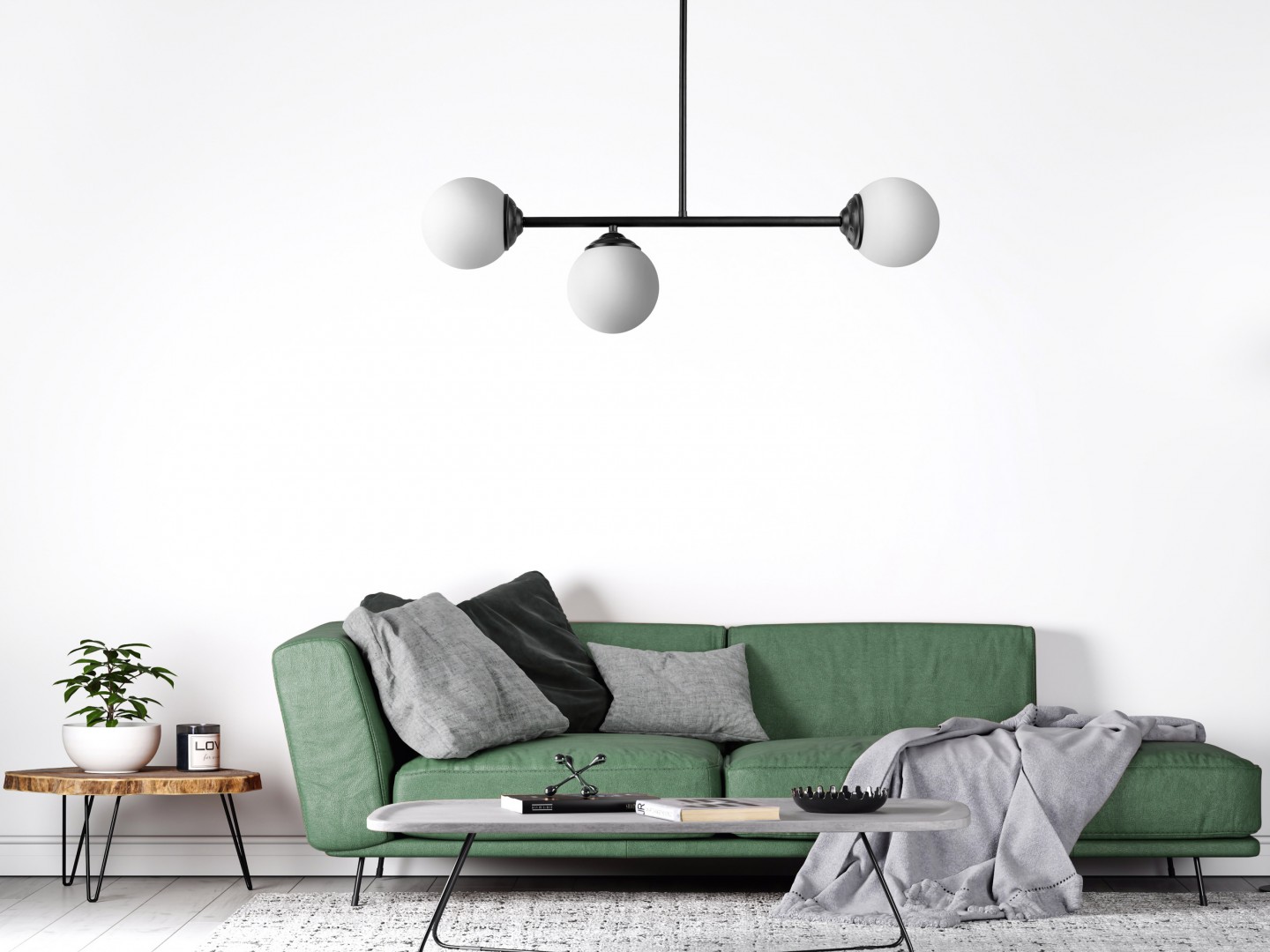  Czarna lampa wisząca FINO z trzema kulami w stylu modern i scandi, zawieszona w jasnym salonie.