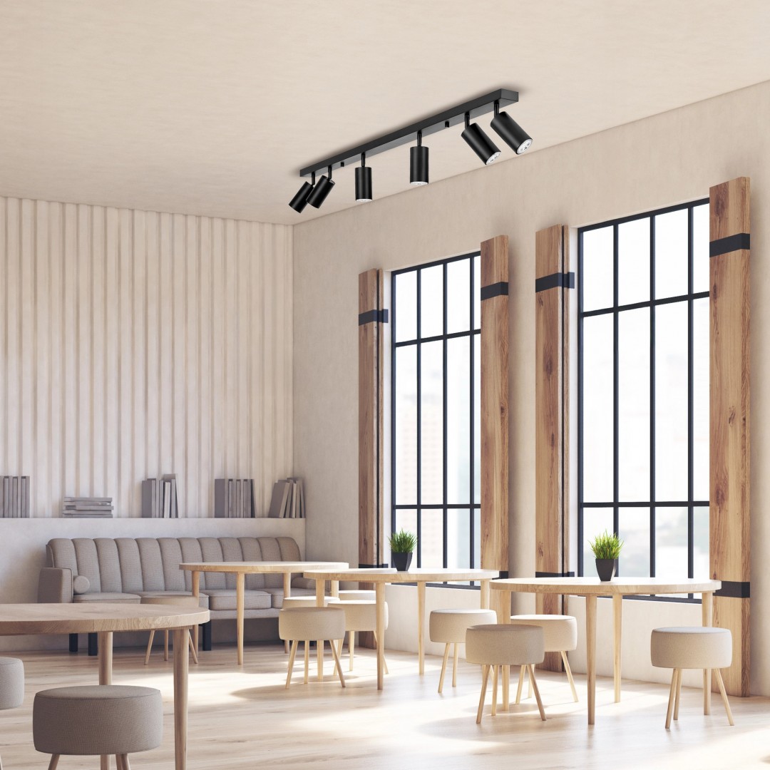 lampa sufitowa spot czarna neo w6 w salonie, oświetlenie kierunkowe