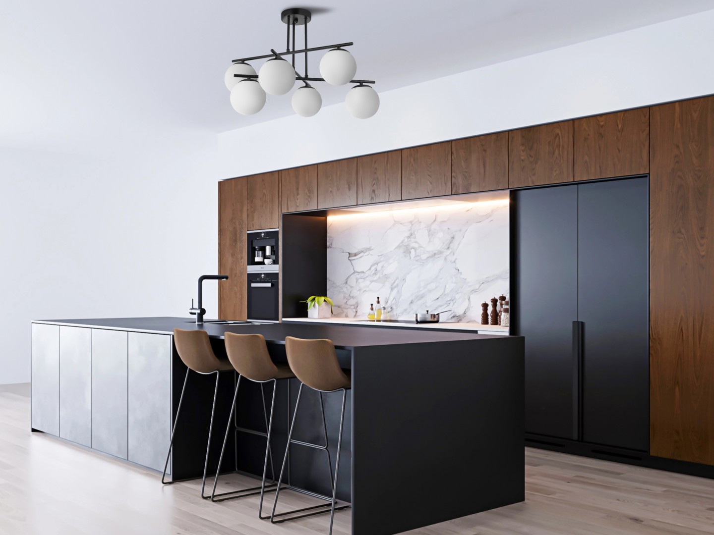 czarna lampa sufitowa Ledo 6 od producenta Lampit do eleganckiej kuchni z wyspą i drewnianą zabudową