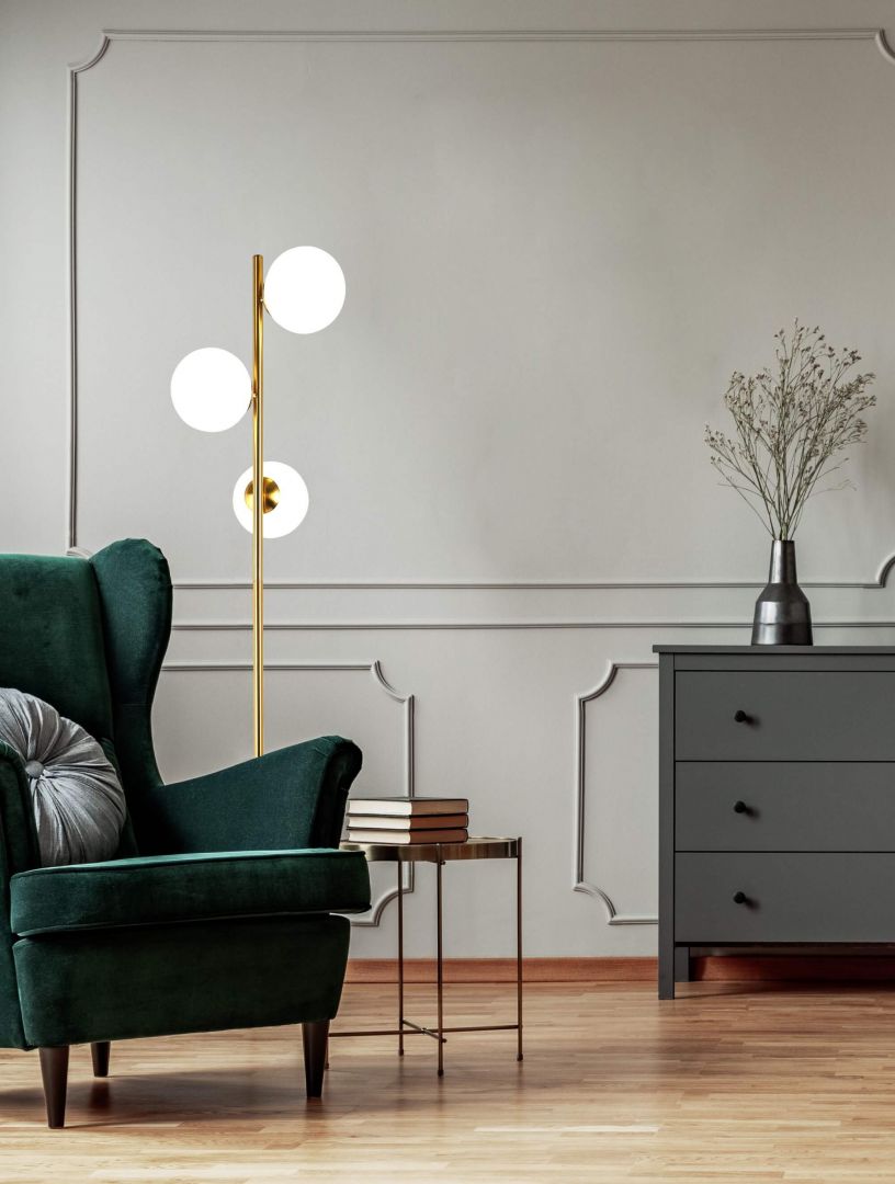 LAMPA STOJĄCA PODŁOGOWA ZŁOTO SZCZOTKOWANE BIAŁE KULE FREDICA 3 LUMINA DECO