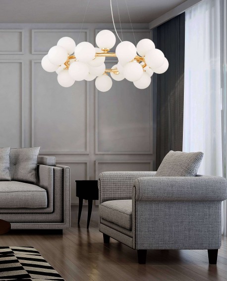 lampa wisząca Marsiada 25 Lumina Deco trzy białe kule na złotej konstrukcji eleganckie nowoczesne oświetlenie