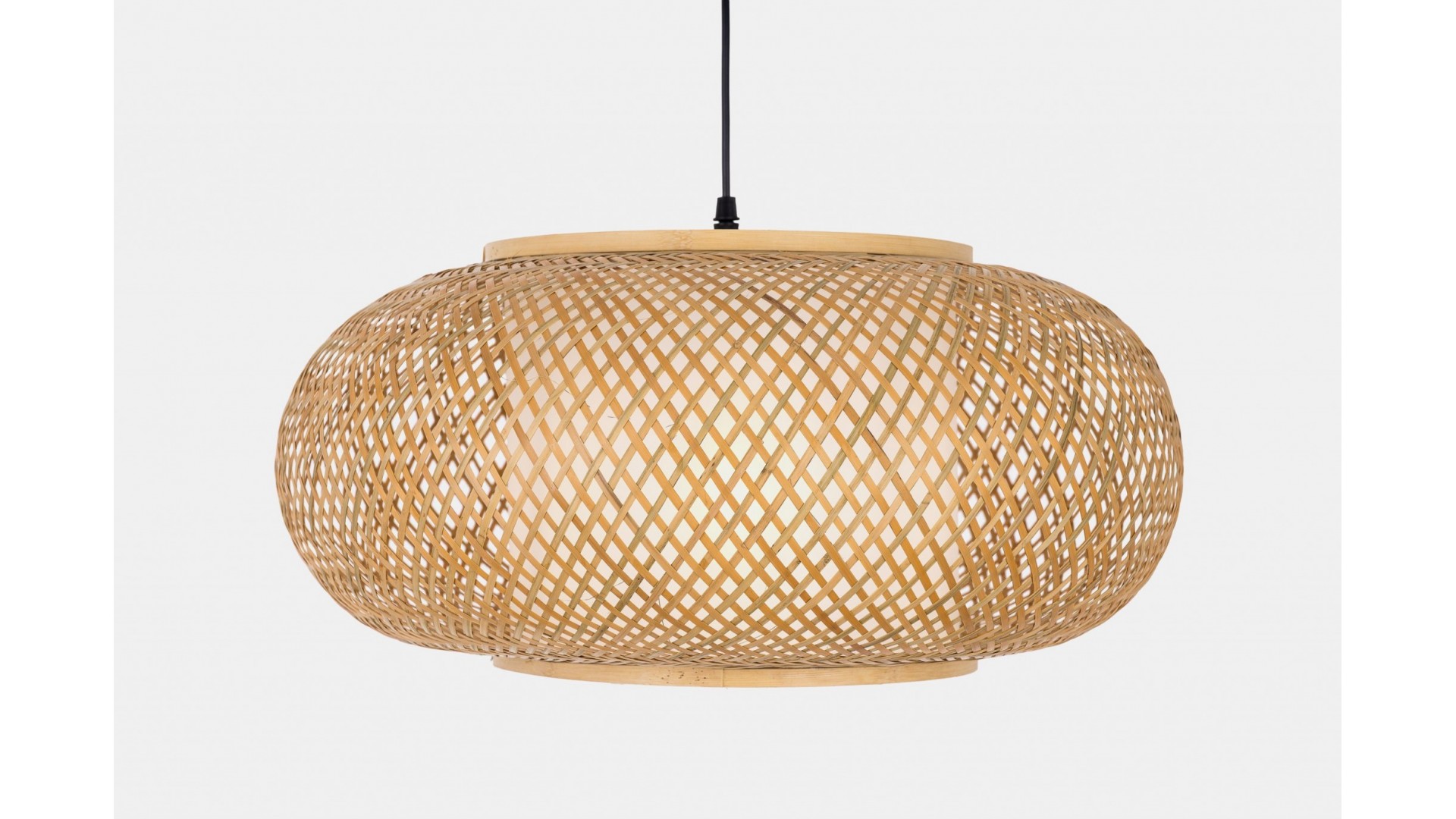Lampa wisząca z bambusa o owalnym kształcie do salonu boho