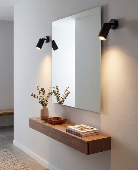 czarny kinkiet ścienny z regulowaną tubą nad sofą nowoczesne oświetlenie punktowe do salonu producent Lampit stylowa lampa Neo W