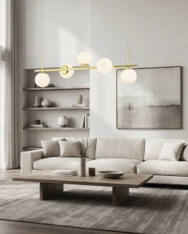 złota lampa wisząca żyrandol LED z pięcioma mlecznymi kulami nad sofą producent lampit elegancki model LEDO 5