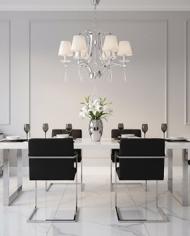 Elegancki klasyczny żyrandol kryształowy Venisia W6 z delikatnymi abażurami, zawieszony nad nowoczesnym stołem jadalnym.