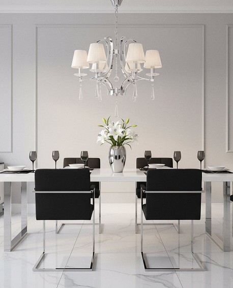 Elegancki klasyczny żyrandol kryształowy Venisia W6 z delikatnymi abażurami, zawieszony nad nowoczesnym stołem jadalnym.