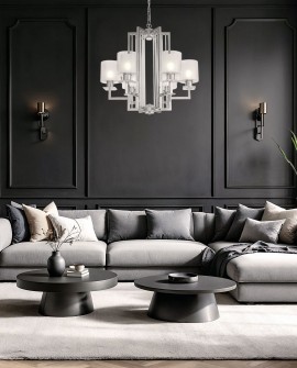 Nowoczesna chromowana lampa wisząca Manhattan w eleganckim salonie z ciemnymi ścianami, szarym sofą i minimalistycznym wystrojem