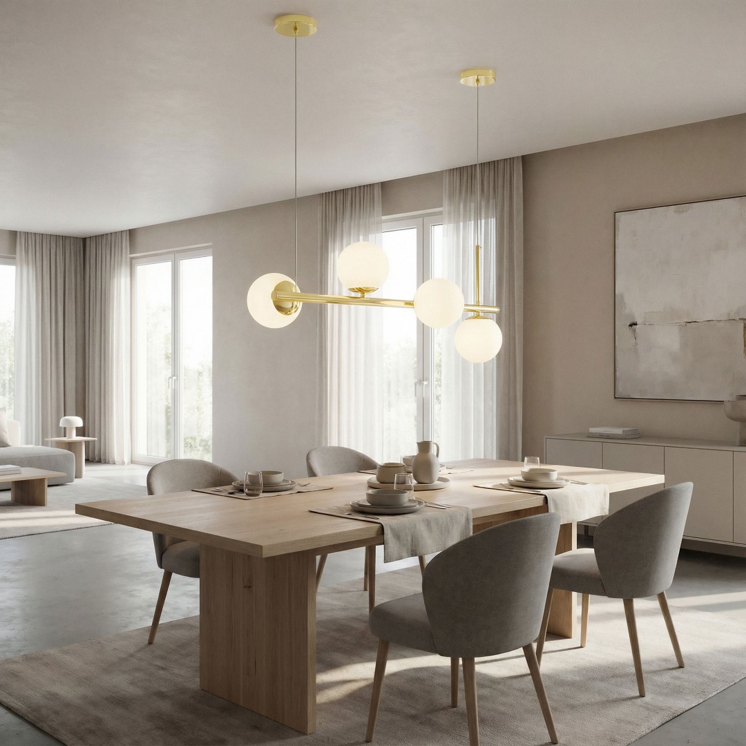 Minimalistyczna lampa wisząca z czterema szklanymi kulami na poziomym ramieniu nowoczesne oświetlenie do jadalni i salonu