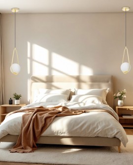 nowoczesna lampa wisząca VERO 1C klasyczne złoto z białą kulą do eleganckich wnętrz w stylu minimalistycznym