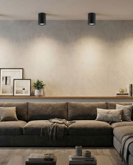 Elegancka czarna lampa sufitowa z regulowanym kątem świecenia – nowoczesny design do każdego wnętrza.