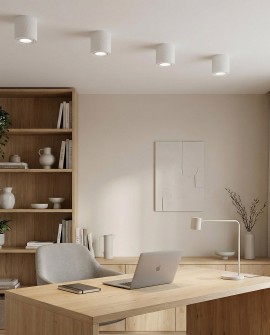 Biała lampa Tigo W1 – spot z prostym, ale nowoczesnym wyglądem, idealny do oświetlenia różnych przestrzeni w domu.