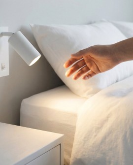 kinkiet ścienny biały Neo Pro od Lampit subtelna lampa idealna do przestrzeni w stylu skandynawskim