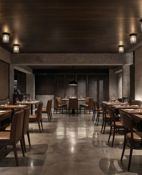 lampa sufitowa czarna Deni od Lampit nowoczesny design z kryształowym kloszem idealna do eleganckich przestrzeni