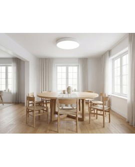 biały plafon sufitowy nad drewnianym stołem w jadalni producent Lampit model Orbo D60 nowoczesna lampa do salonu i jadalni