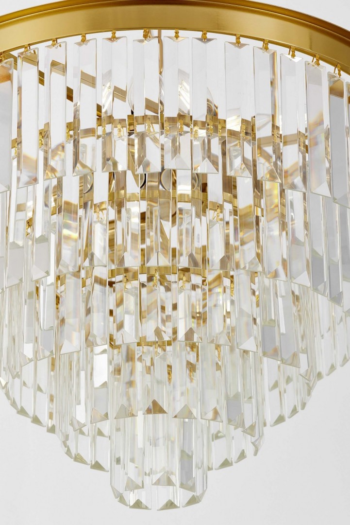 Efektowna kaskada kryształowych elementów żyrandola glamour Capria od Lumina Deco