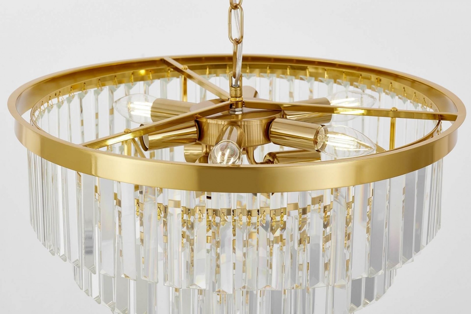Górna część żyrandola Capria Lumina Deco z widocznymi oprawkami w kolorze złota szczotkowanego