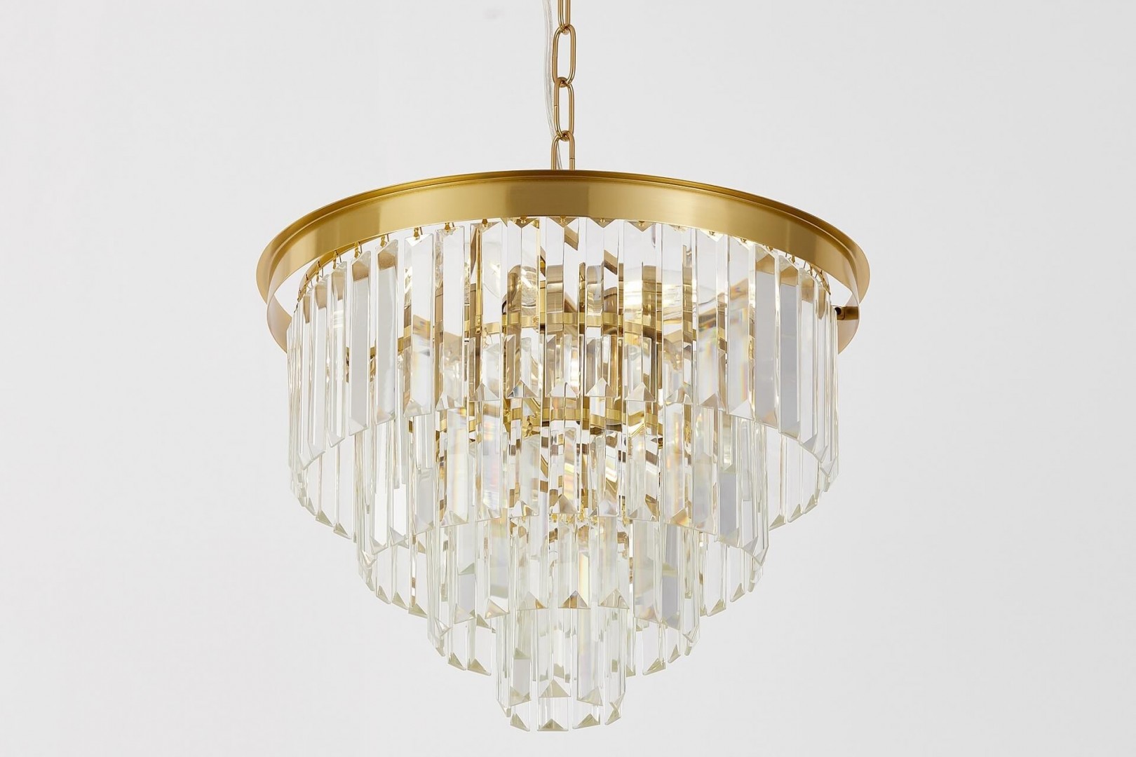 Złota szczotkowana lampa wisząca CAPRIA ze zwisającymi kryształami szerokość 40 cm