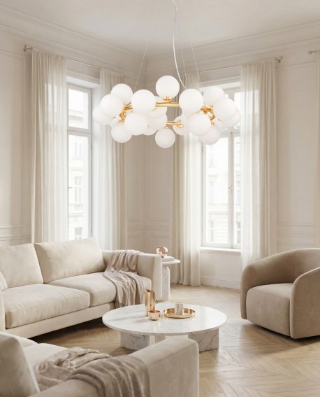 lampa wisząca Marsiada 25 Lumina Deco z dwudziestoma pięcioma białymi kulami na złotej konstrukcji eleganckie oświetlenie
