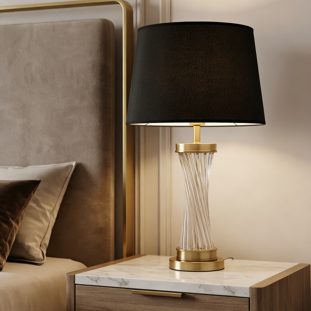 lampa stołowa glamour czarno-złota szczotkowana Villanova Lumina Deco z czarnym abażurem