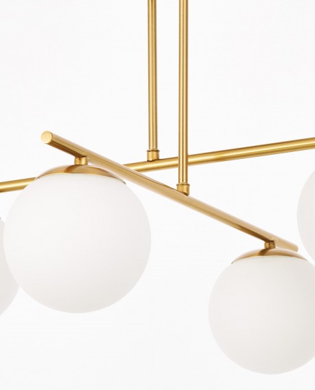 zbliżenie białej szklanej kuli w lampie wiszącej