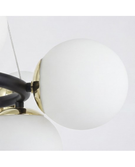 białe mleczne klosze lampa sufitowa 