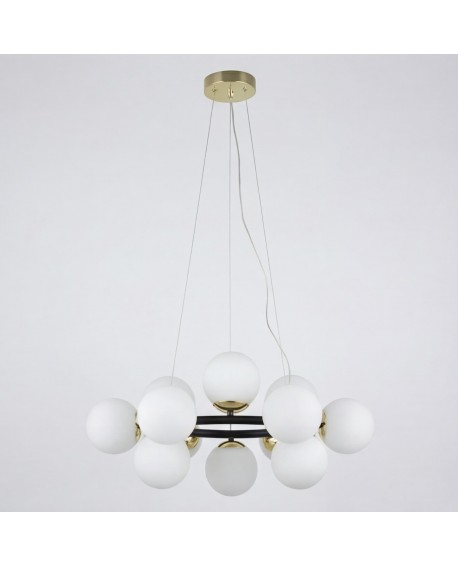 lampa wisząca w czarno złotej konstrukcja i kule nowoczesne oświetlenie designerskie