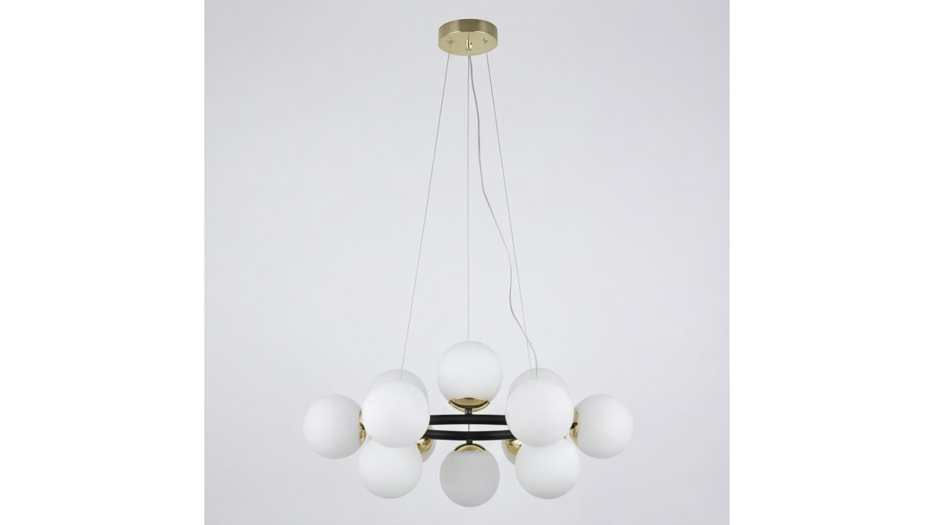 lampa wisząca w czarno złotej konstrukcja i kule nowoczesne oświetlenie designerskie