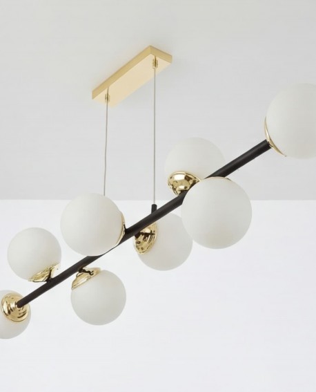 elegancka lampa wisząca czarno złota kule do sypialni miękkie światło designerskie oświetlenie nowoczesnego wnętrza