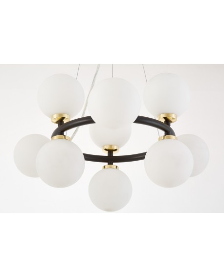 Widok z dołu na układ dziewięciu białych kul w lampie Marsiada W9 Lumina Deco